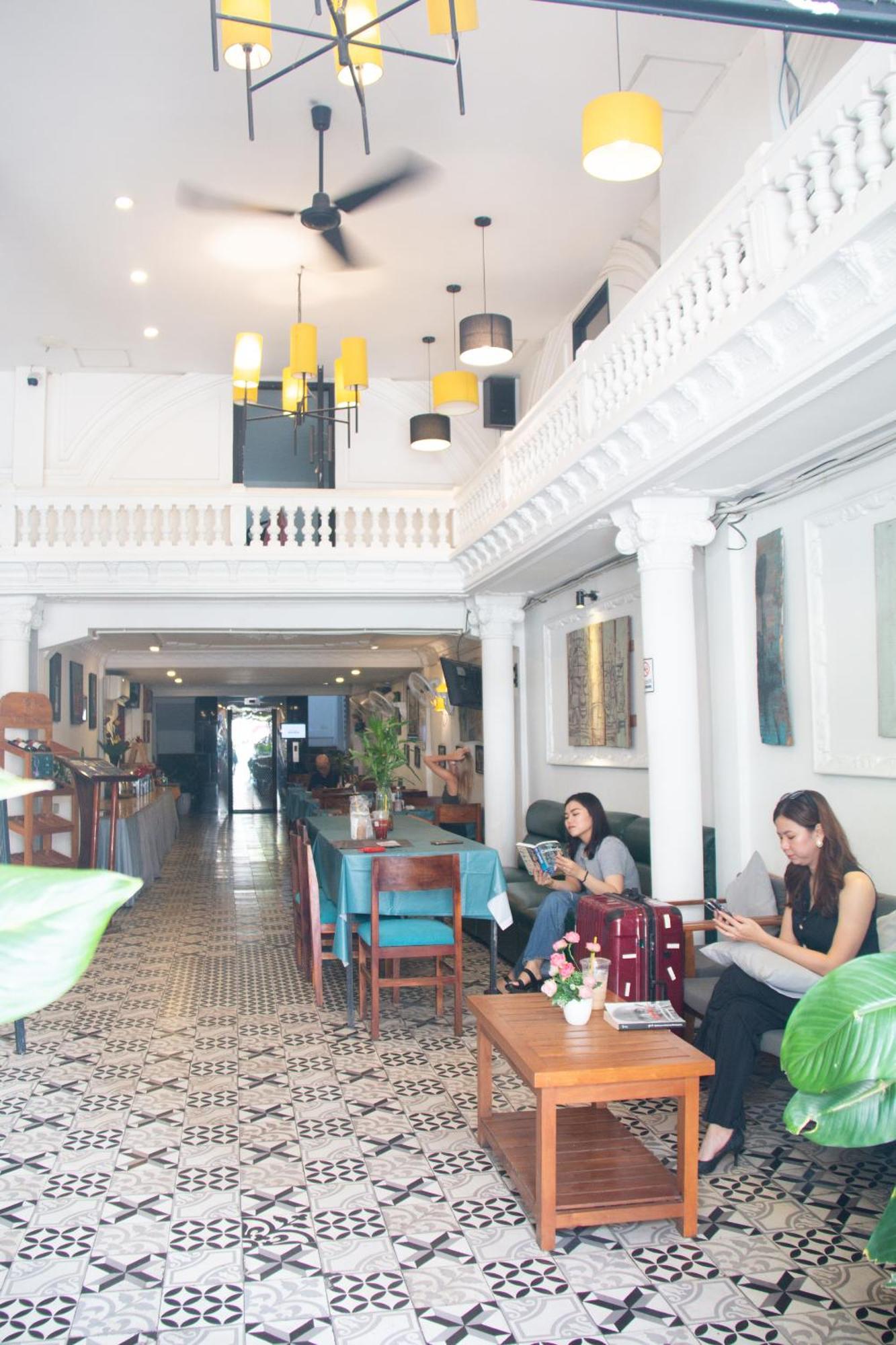 Grand Elevation Hotel Phnom Penh Exterior photo