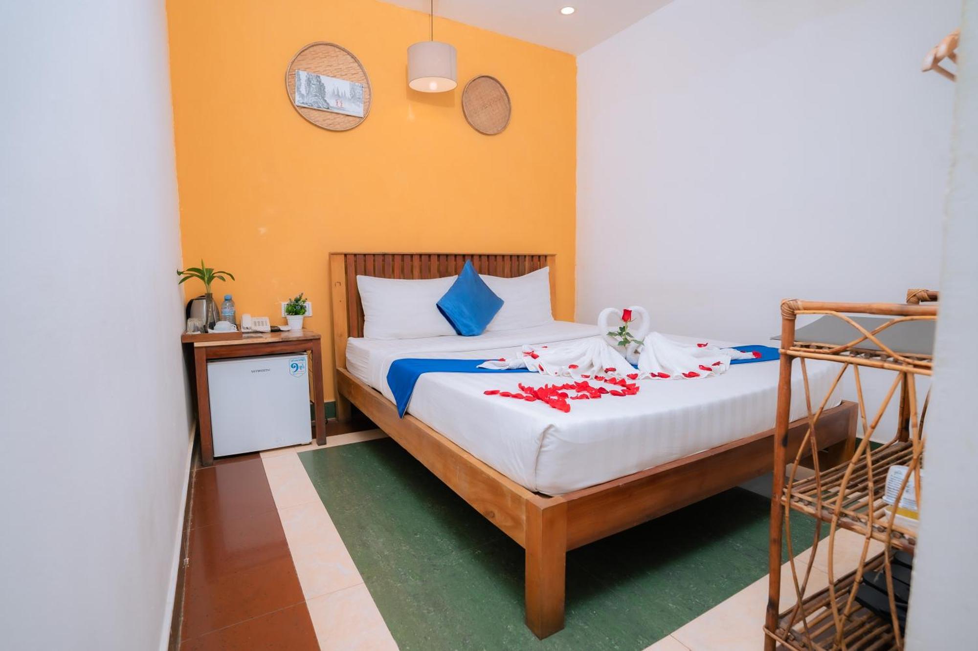 Grand Elevation Hotel Phnom Penh Exterior photo