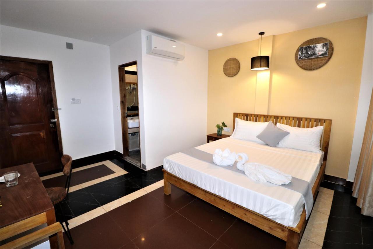 Grand Elevation Hotel Phnom Penh Exterior photo