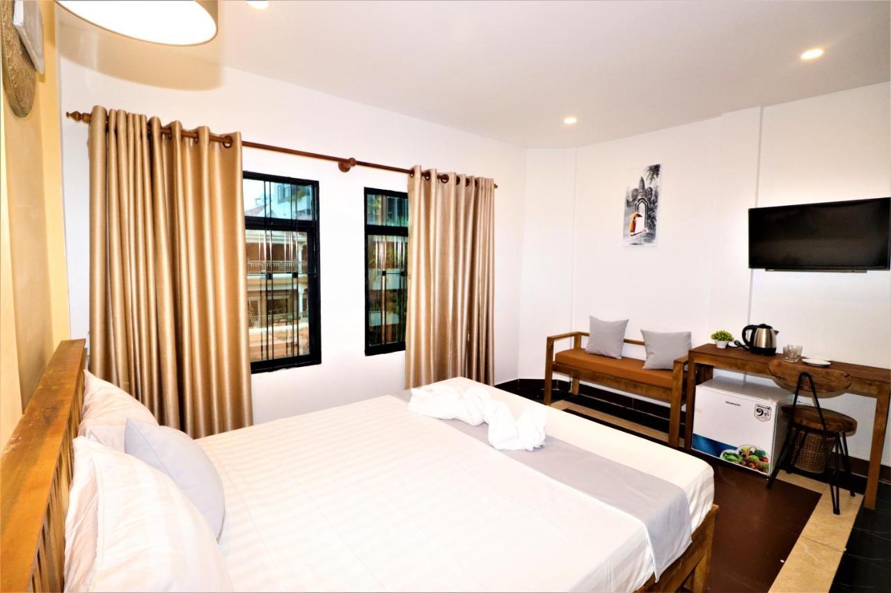 Grand Elevation Hotel Phnom Penh Exterior photo