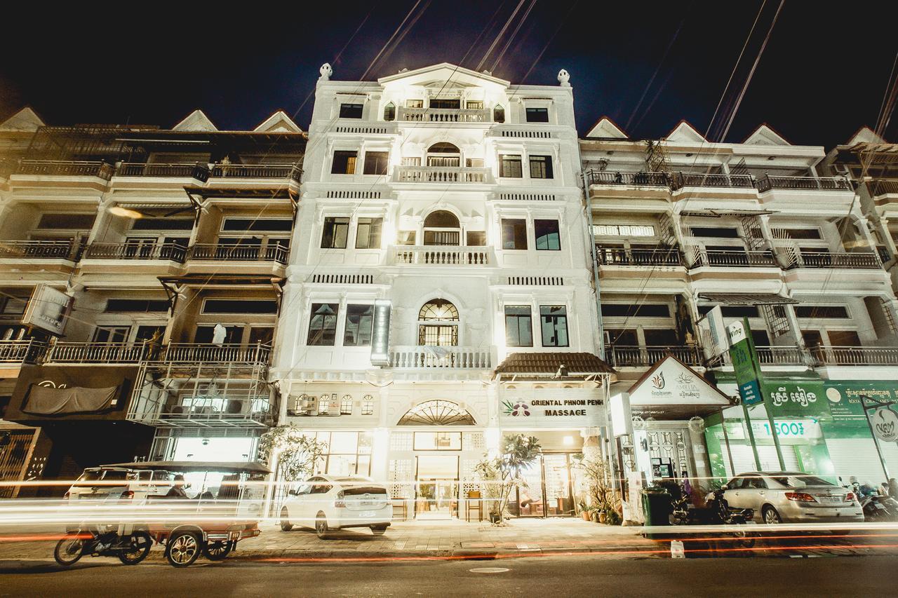 Grand Elevation Hotel Phnom Penh Exterior photo