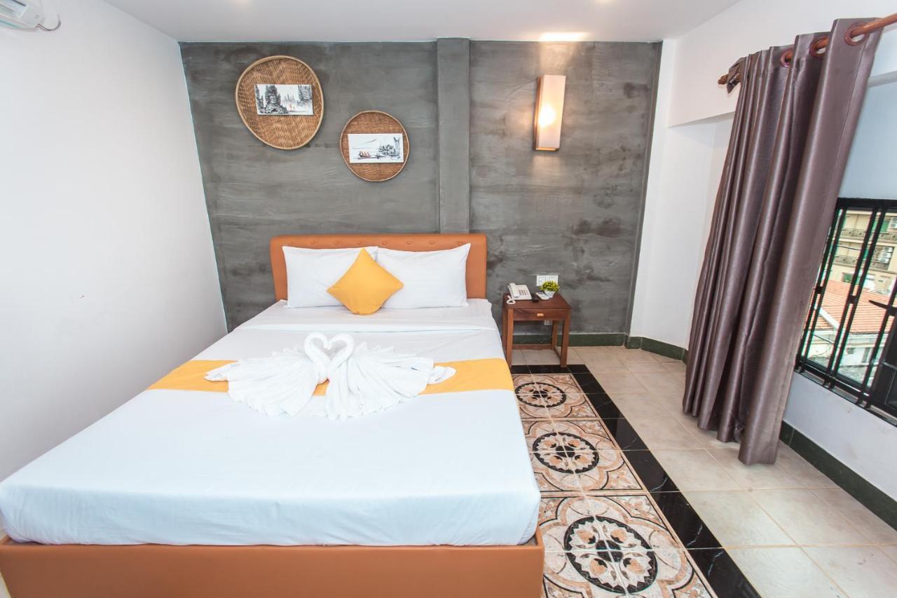 Grand Elevation Hotel Phnom Penh Exterior photo