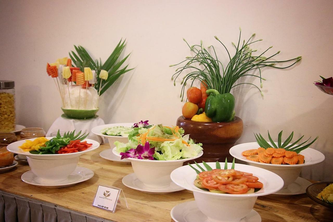 Grand Elevation Hotel Phnom Penh Exterior photo